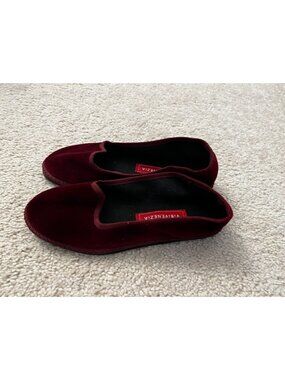 NWOB Vibi Venezia Italy Girl's Velvet Ballerina Slip On Flats Bordeaux Red EU 33
